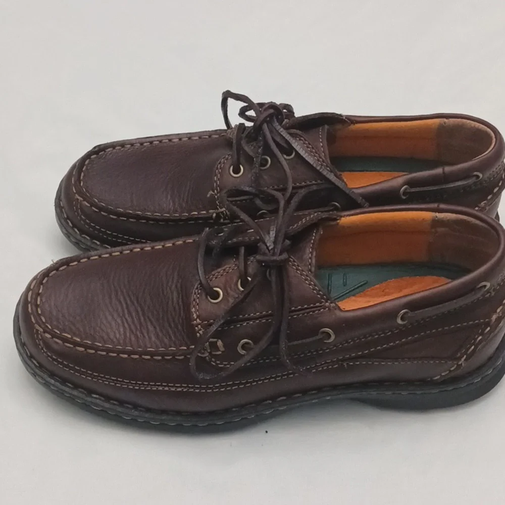 Bass size 9M men's brown upper leather shoes.
